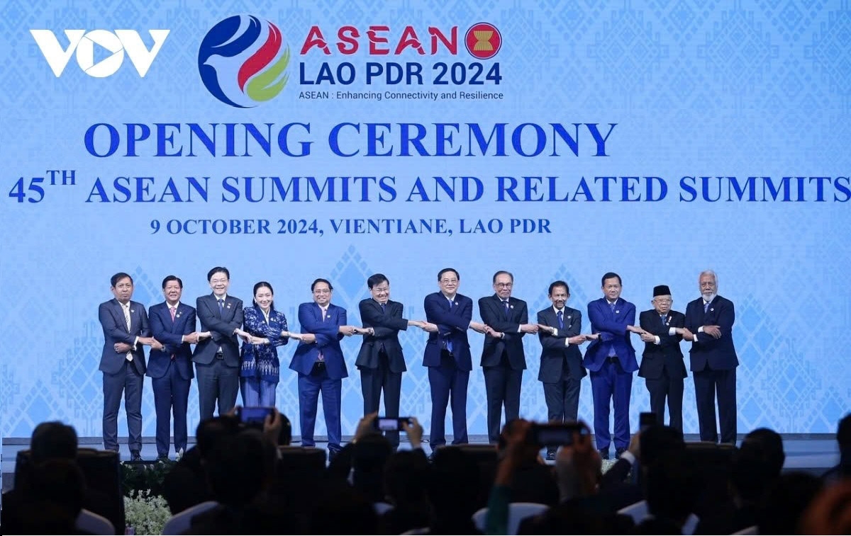 PM Pham Minh Chinh attends ASEAN Summits in Vientiane